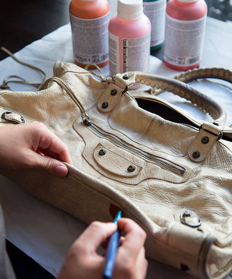 atelier-23-11-reparation-sacs exposition dior